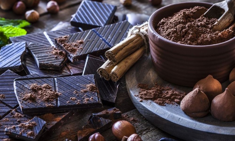 What are the health benefits of dark chocolate?